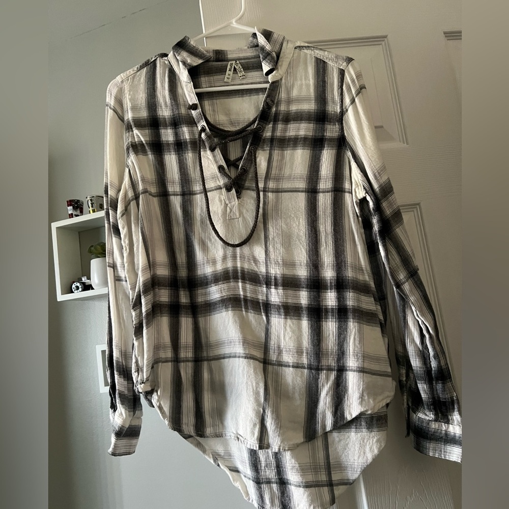 Medium long sleeved shirt